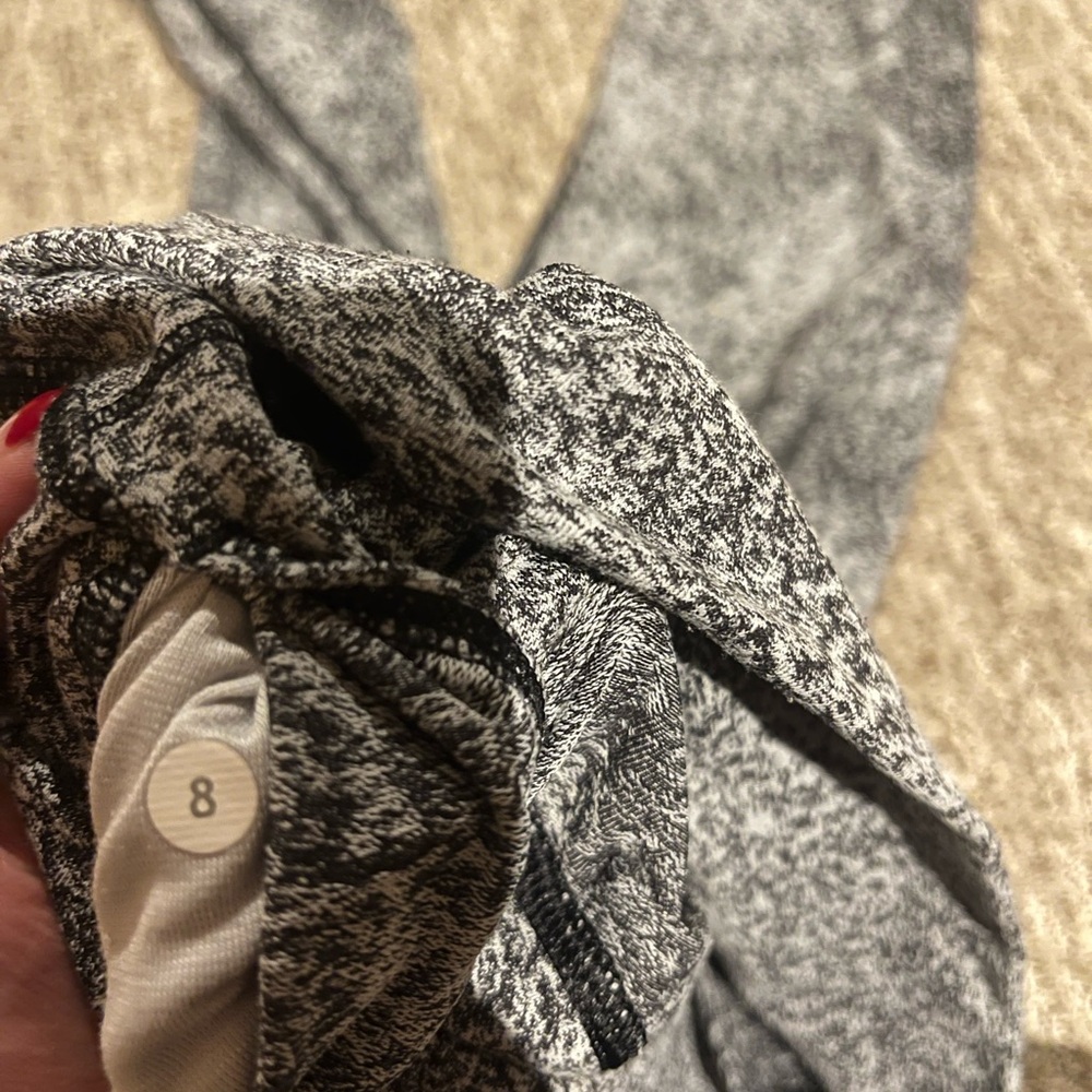 Lululemon Wunder Under Crop High-Rise in Luon Spray Jacquard White Black Size 8 - Picture 5 of 7